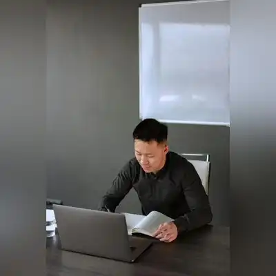 侯柏凤